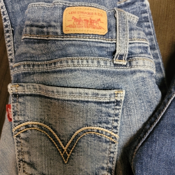 2 pair levis - Picture 2 of 6